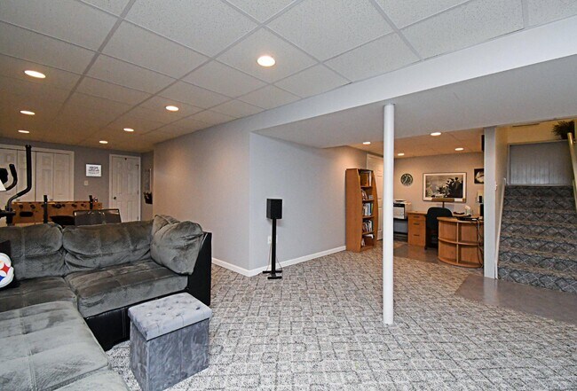 Building Photo - 187 Pinecrest Ln