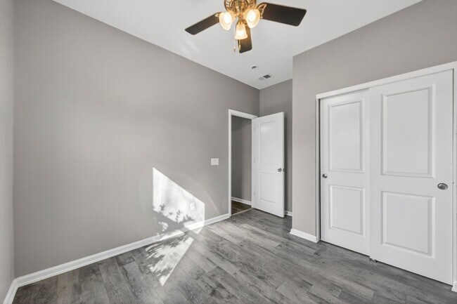 Building Photo - 4829 Hawkins Dr