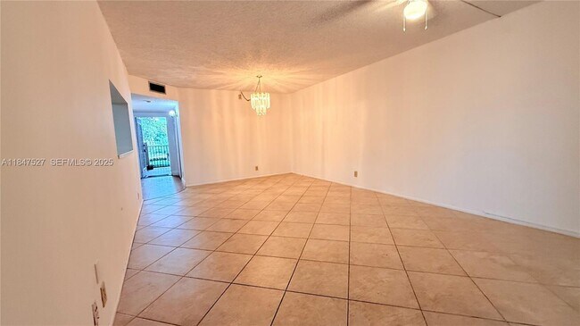 Building Photo - 1811 Sabal Palm Dr