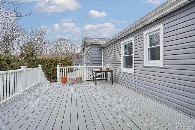 Building Photo - 6 Hemlock Ln