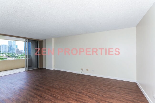 Building Photo - 2 bedroom, 2 bath & 1 parking for rent at Royal Court