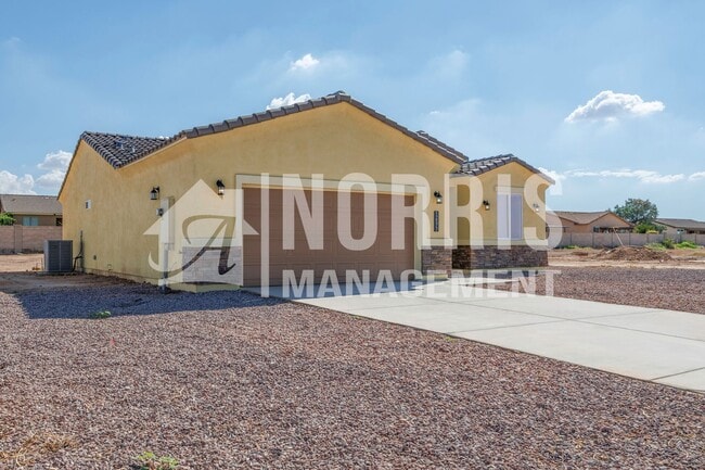 Building Photo - Beautiful Brand New Home with Block Wall