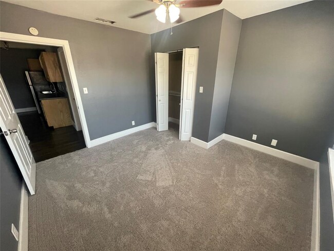 Building Photo - 1122 N Zang Blvd