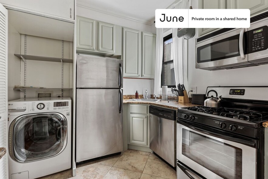 Building Photo - Room in Shared 4 bed/1 bath home