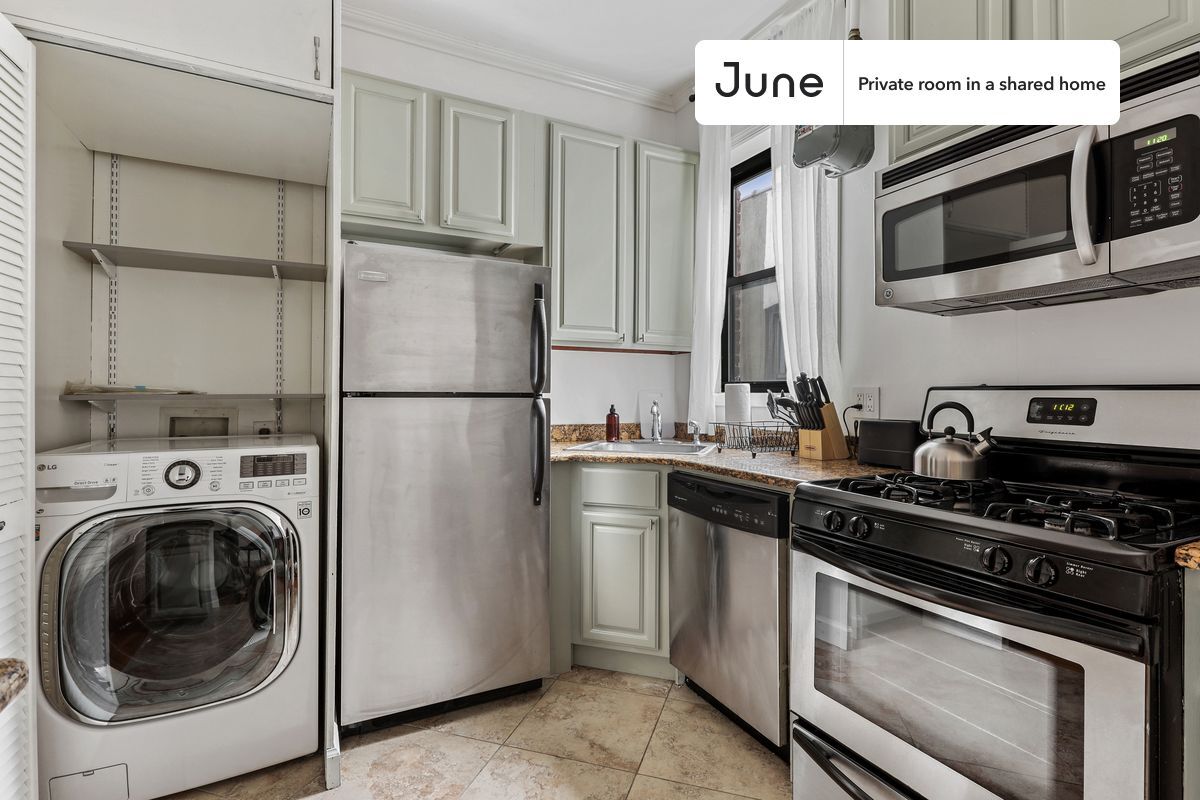 Building Photo - Private bedroom in 4 bed/1 bath Home