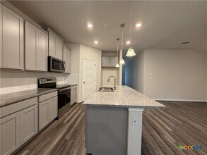 Building Photo - 1250 Lennea Gdn