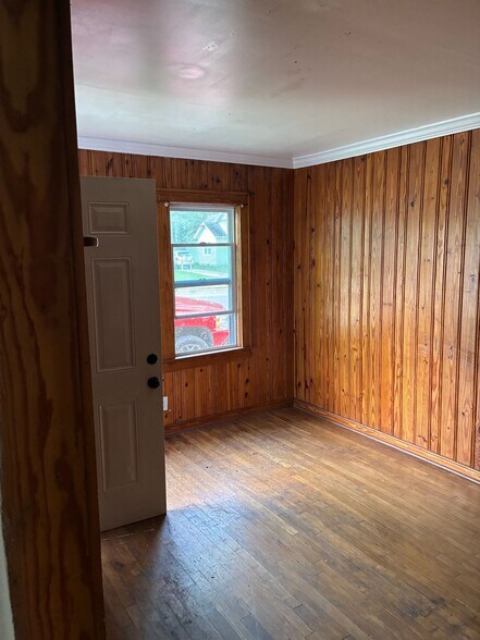 Building Photo - 105 N Hatton Ave