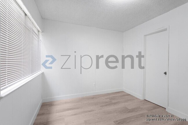 Building Photo - 5006 Greenberry Dr