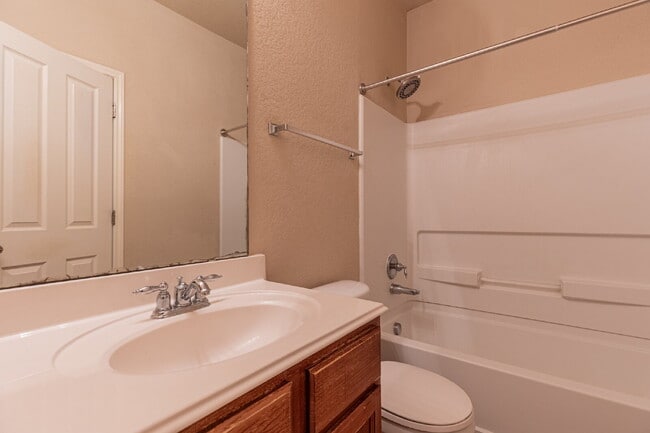 Building Photo - 906 Ashbury Bluff