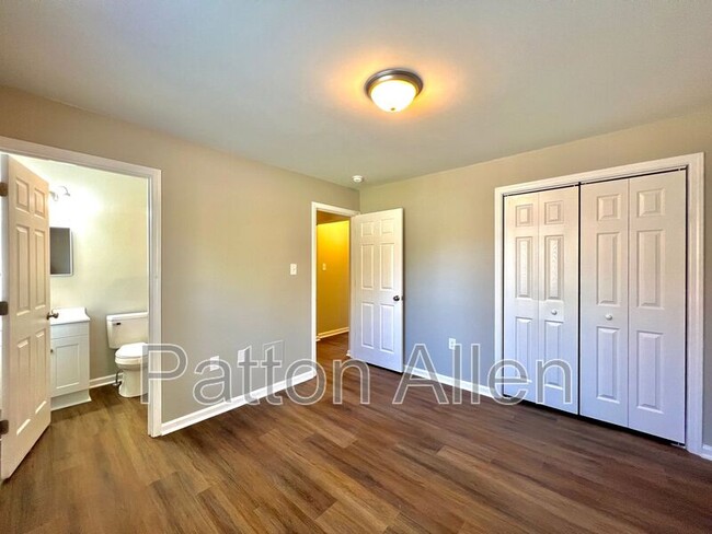 Building Photo - 1754 Meadowbrook Terrace