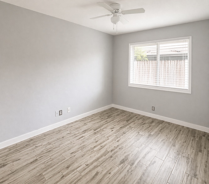Building Photo - 125 NE 30th Ct