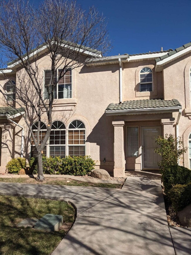 Building Photo - 3-Bed Townhouse in Saint George with Spacious 1400 Sq Ft Layout "