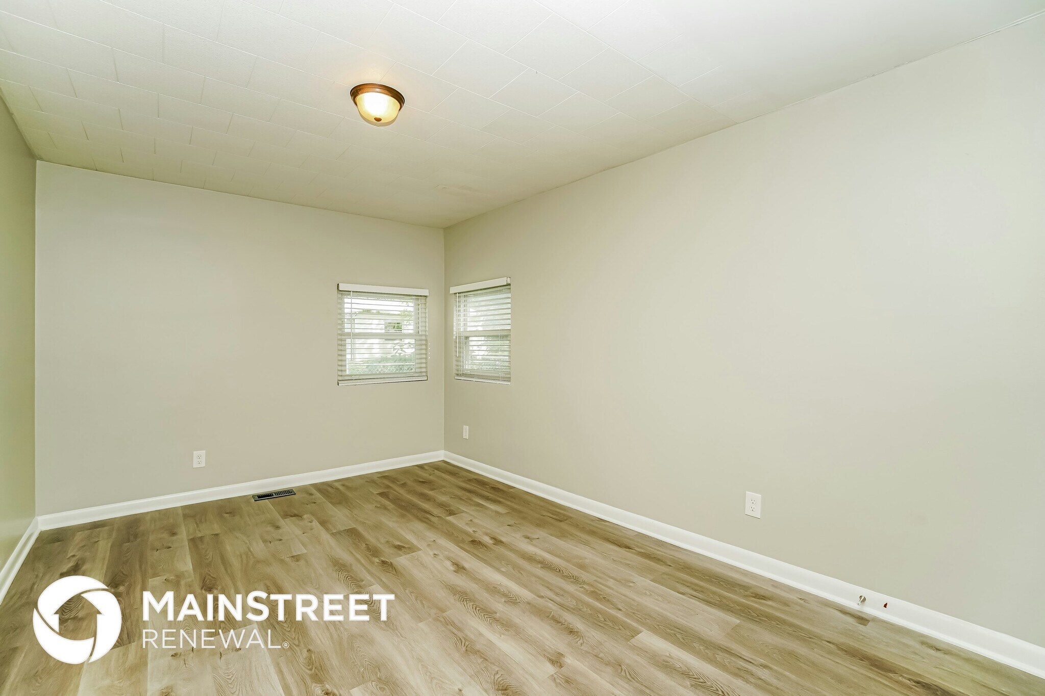 Building Photo - 3855 E Mound St