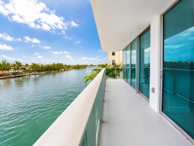 Building Photo - 9201 E Bay Harbor Dr