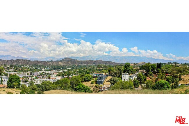 Building Photo - 3582 Verdugo Vista Terrace