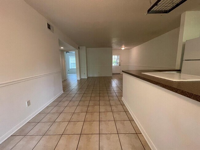 Building Photo - 8265 Kingsbrook Rd
