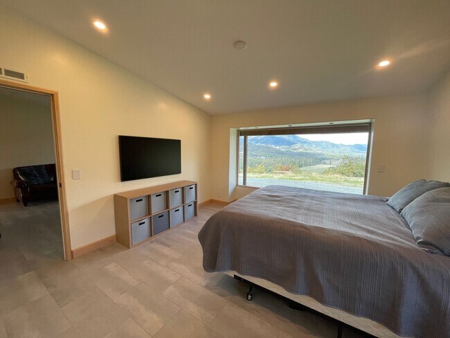 Building Photo - Rural 3 Bedroom, 2 Bath - Ruch & Applegate River Area