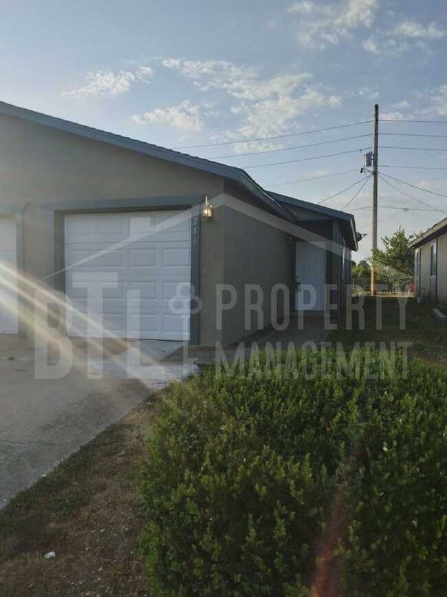 Building Photo - Three Bedroom Duplex
