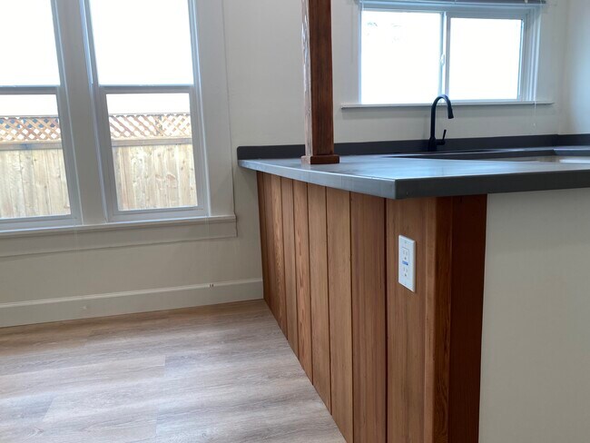 Building Photo - 921 I St