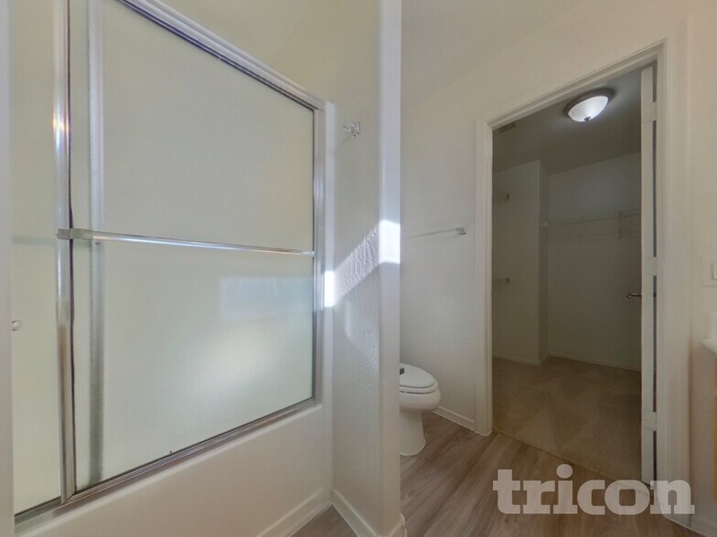 Building Photo - 1641 S 233rd Ln