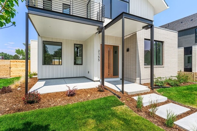 Building Photo - LUXURY LIVING 5 Bed 5 Bath New Home Located In Boulder- Available now!