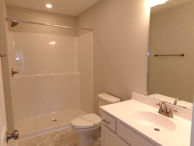 Building Photo - Welcome to Jacks Branch Townhomes – Modern Living in Hubert, NC!