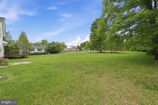 Building Photo - 9809 Sunset Dr