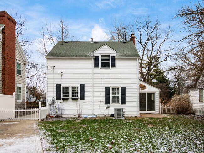 Building Photo - 495 Northview Dr