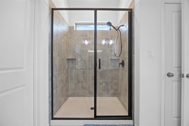 Building Photo - 303 Eagle Ford Dr