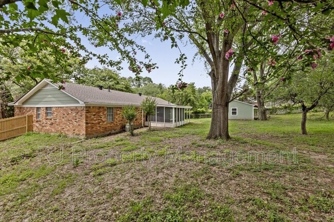 Building Photo - 5773 Redbud Cove