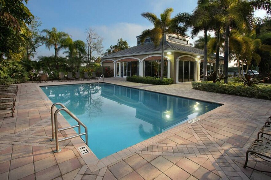 Primary Photo - The Luxe at Boca