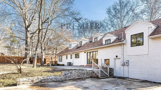 Building Photo - Stunning Remodeled 4 bedroom / 4 bath-2026...