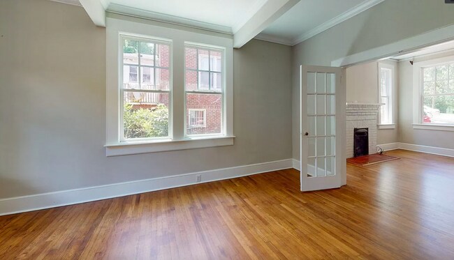 Building Photo - 3 bed/2 bath duplex in Wales Garden close ...