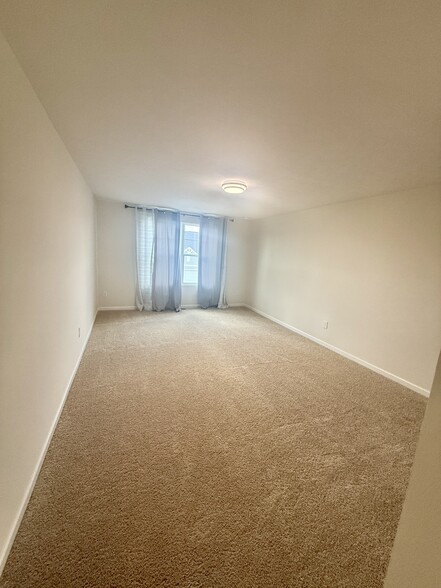 BR #2 - 2062 Broccoli Dr
