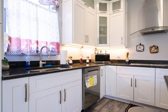 Building Photo - 5569 SE Hammock Reserve Terrace