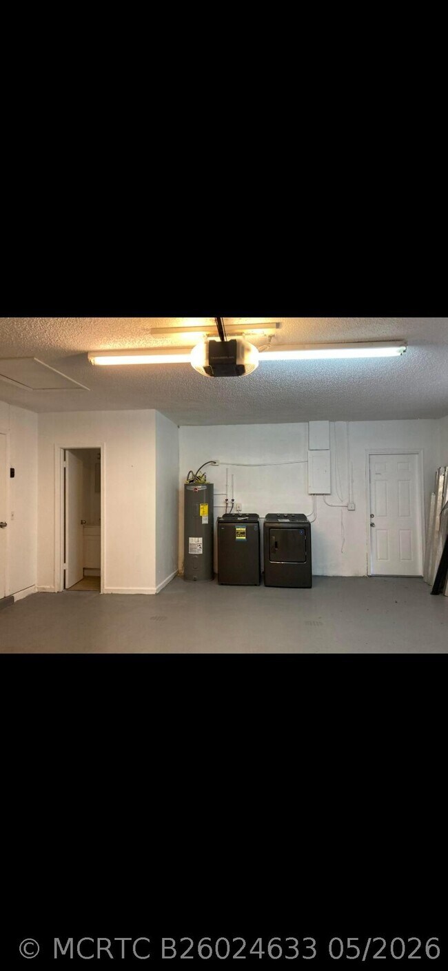 Building Photo - 1243 Kinglet Terrace
