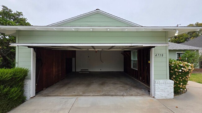 Building Photo - Sherman Oaks 3+2 w/appliances, wood floors...