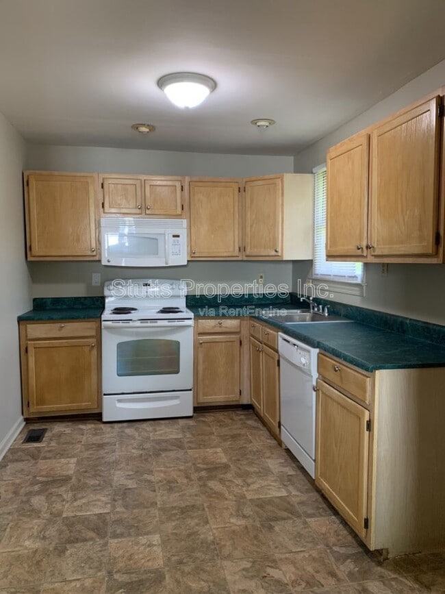 Building Photo - 14 Winston Square