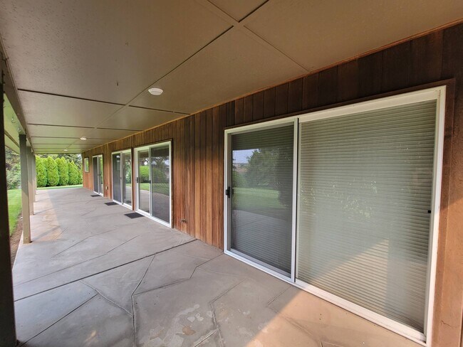 Building Photo - 305 N Quincy Pl