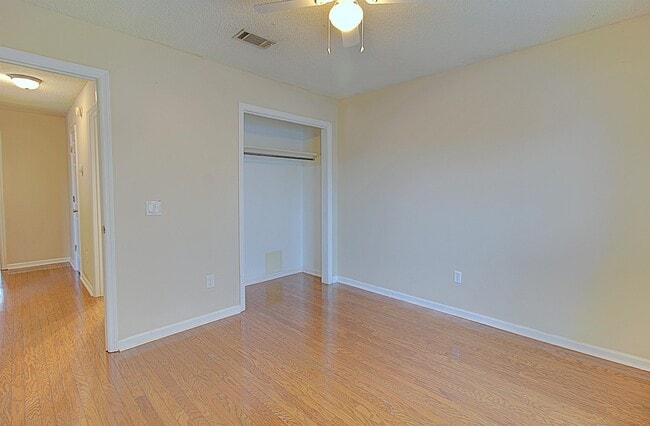 Building Photo - 948 Wedgewood Way