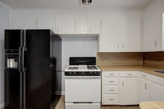 Building Photo - 912 Garver St