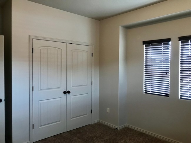 Building Photo - **Beautiful Little Valley Home**