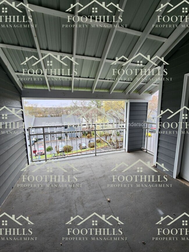 Building Photo - 1011 Northlake Dr