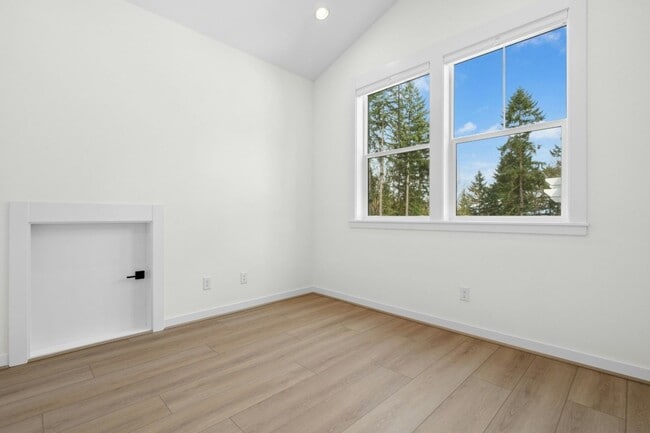 Building Photo - 3bd/2.75ba Redmond Home