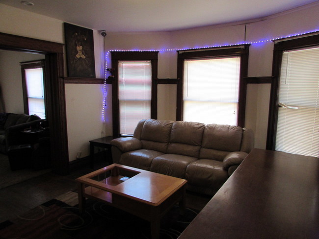 Dining Room/2nd Living Room - 537 W Doty St