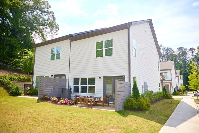 Building Photo - 2890 Regal Park Dr NW