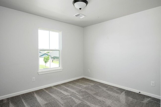 Building Photo - 800 Firefork Ave