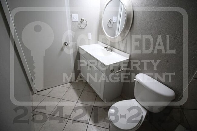 Building Photo - A charming 2-bedroom, 1.5-bathroom townhome now available for rent!