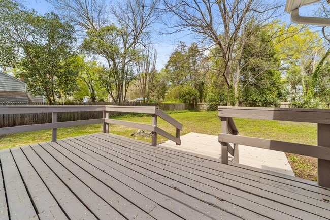 Building Photo - 803 W Davis St