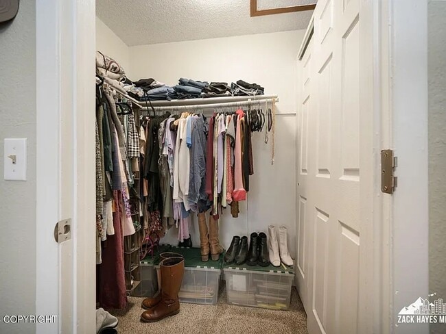 Building Photo - Charming 2-Bedroom Condo for Rent in East ...